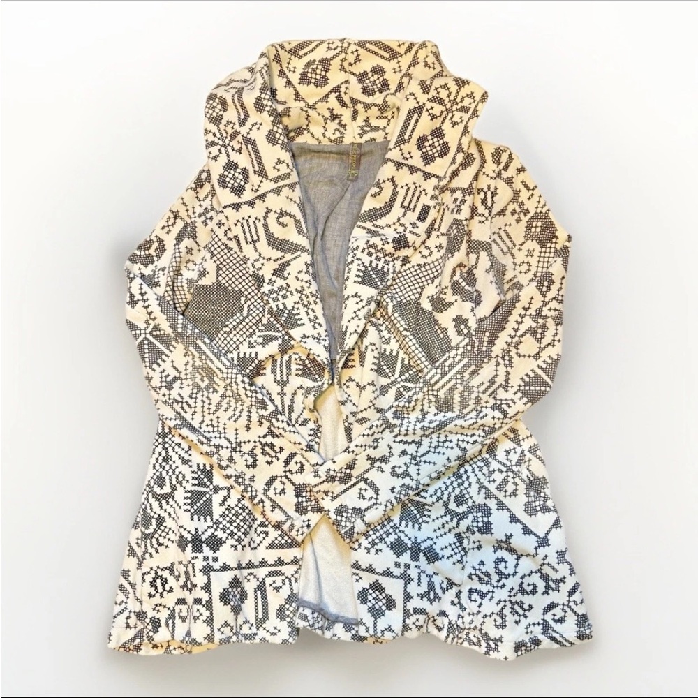 Free People Gray/Black and White Patterned Jacket, cardigan. RN 66170 CA 32054